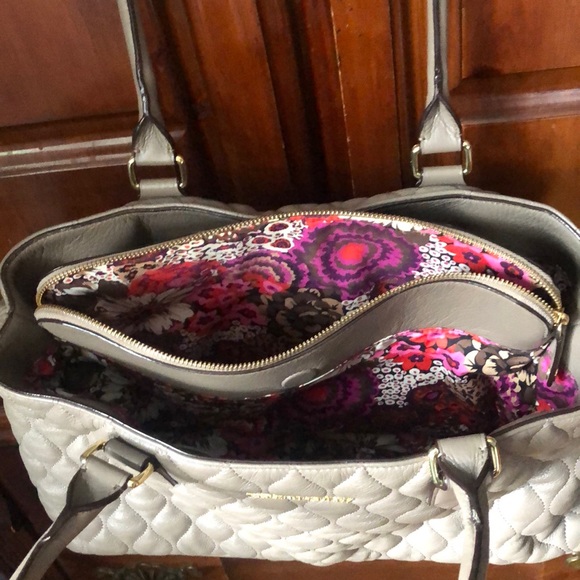 Large Vera Bradley Tote - Picture 3 of 11